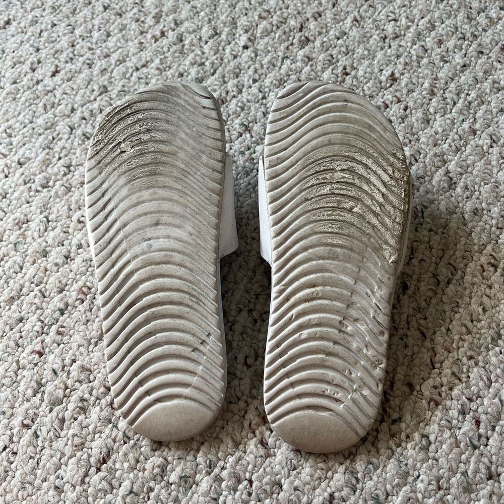 Nike Slides - Picture 2 of 3
